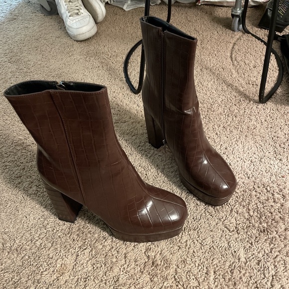 Brown Croc Platforms - Picture 3 of 4